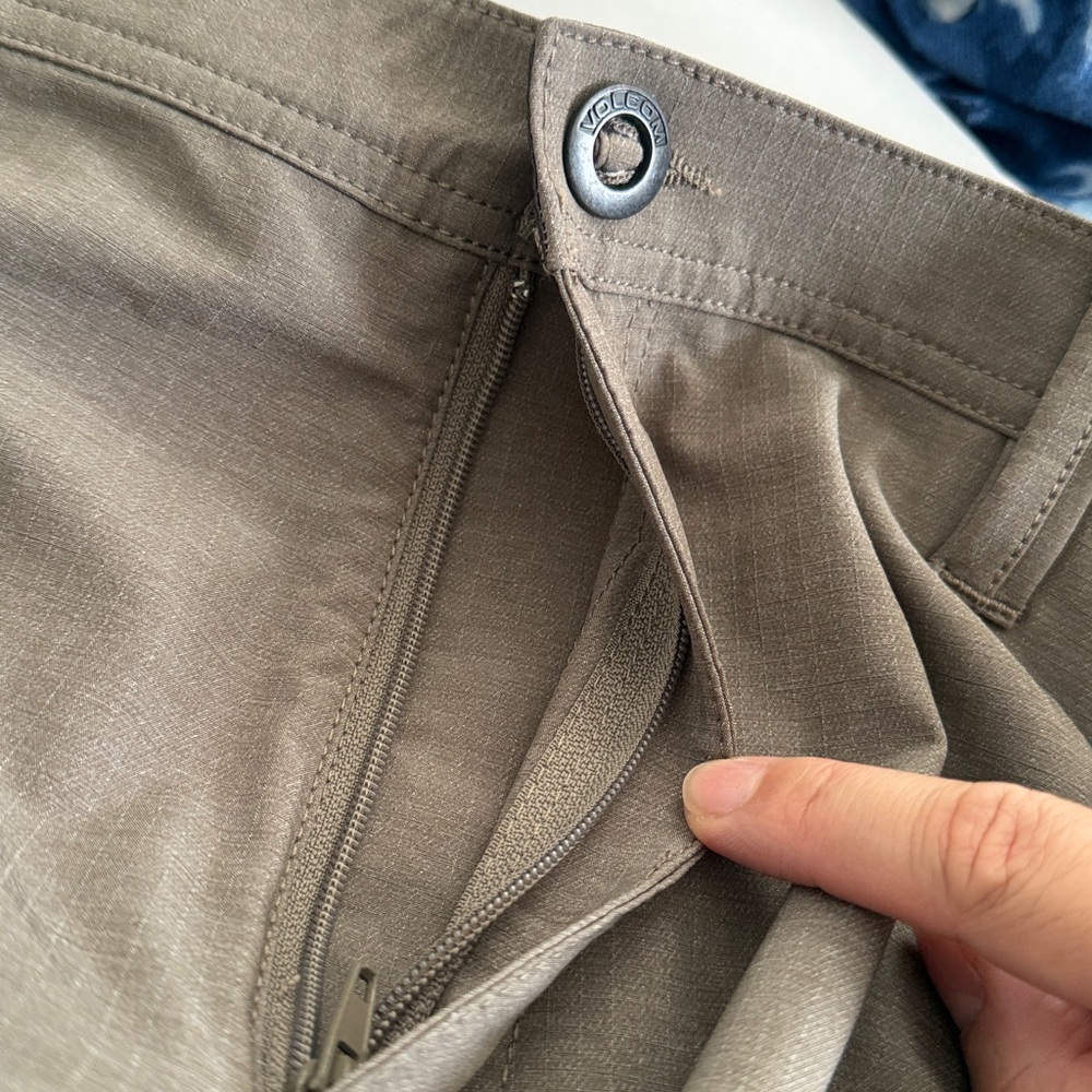 Volcom Men's Charcoal Flat Front Shorts (NWT) - Picture 14 of 14